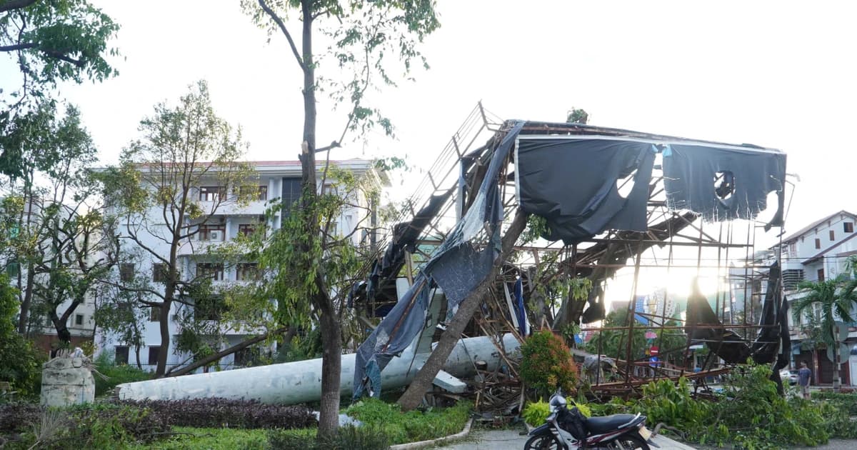 Gia Lai ngổn ngang sau bão Kalmaegi