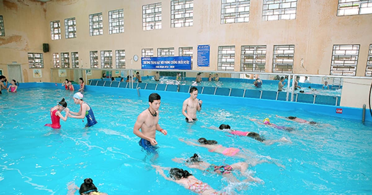 Học sinh toàn quốc sắp được học bơi trong trường