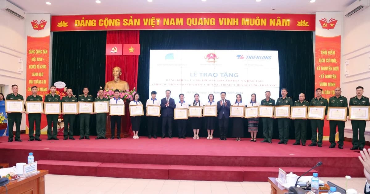 80 nhà giáo tiêu biểu được Bộ trưởng Bộ GD&ĐT tặng Bằng khen