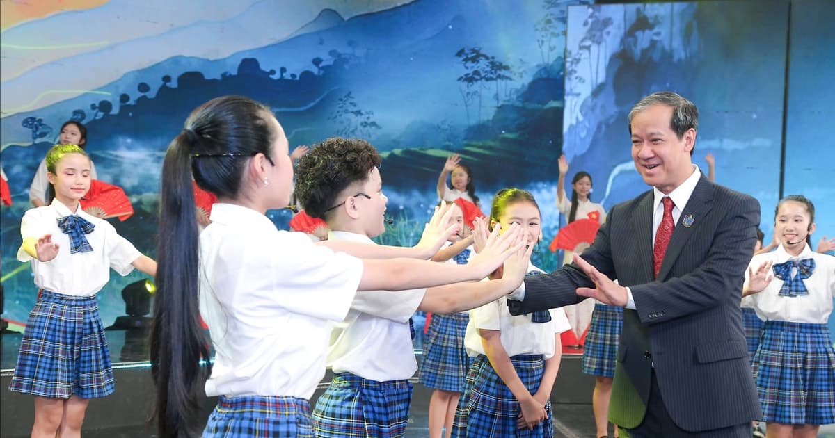 Bộ trưởng Bộ GD&ĐT: Nhà giáo cần xứng đáng với sự gửi gắm của xã hội