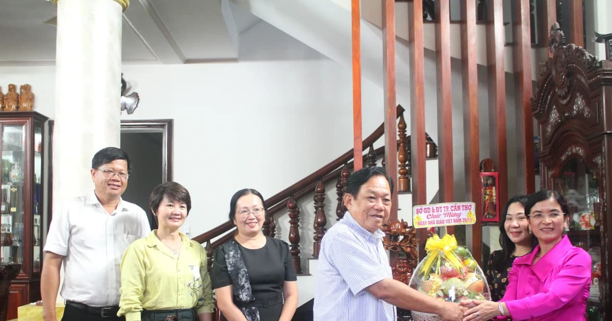 Lãnh đạo Sở GD&ĐT TP Cần Thơ thăm hỏi nhà giáo lão thành nhân Ngày Nhà giáo Việt Nam