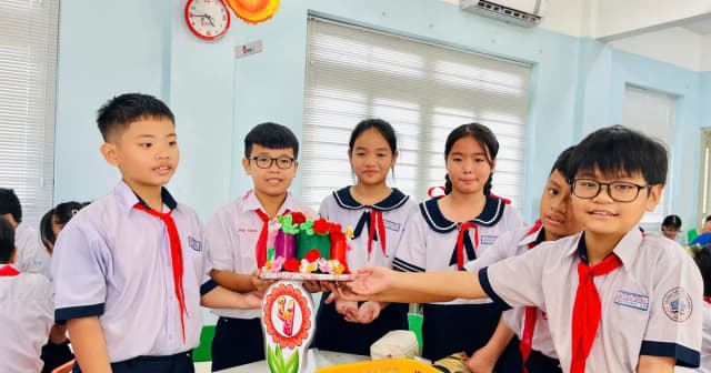 Phụ huynh TPHCM bắt đầu xác nhận thông tin trực tuyến từ ngày 3/2