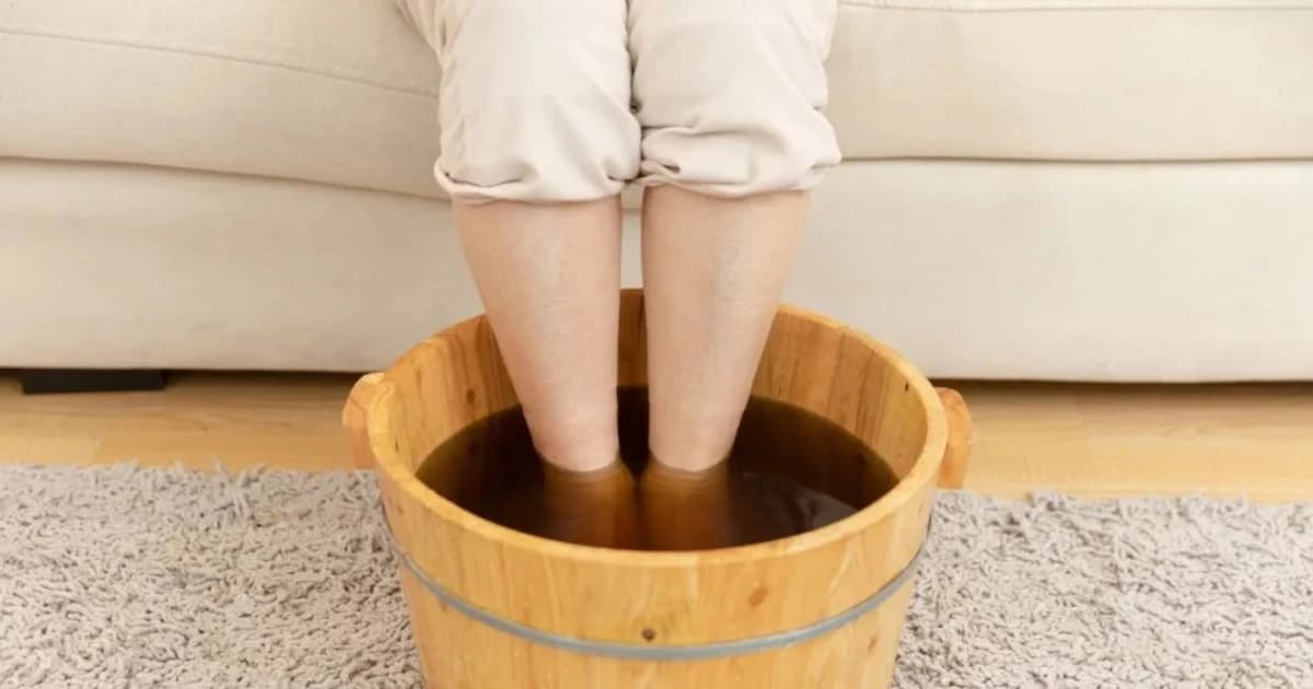 5 nhóm người càng ngâm chân nước nóng càng hại sức khỏe