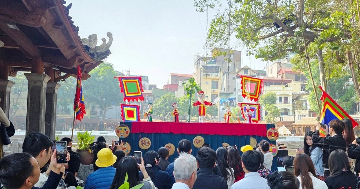 Đưa di sản đến gần người trẻ