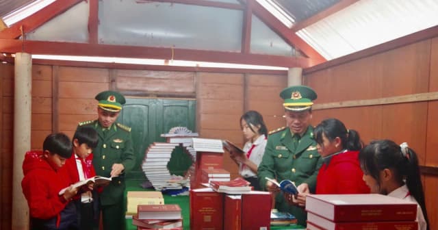 Thư viện biên giới và hành trình ‘xóa mù thông tin' giữa đại ngàn Trường Sơn