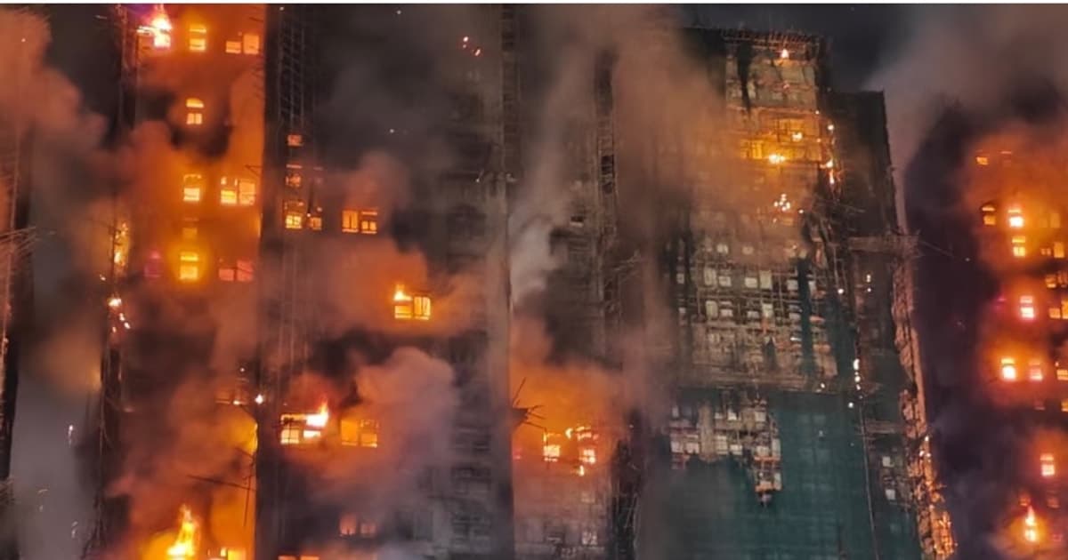 Cháy loạt tòa chung cư ở Hồng Kông: Số người chết tăng lên 44, hàng trăm người mất tích