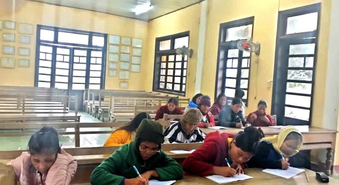 Nỗ lực xóa mù chữ tại A Lưới