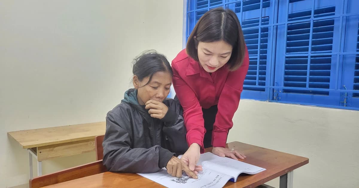 Người thắp sáng lớp học đêm giữa đại ngàn