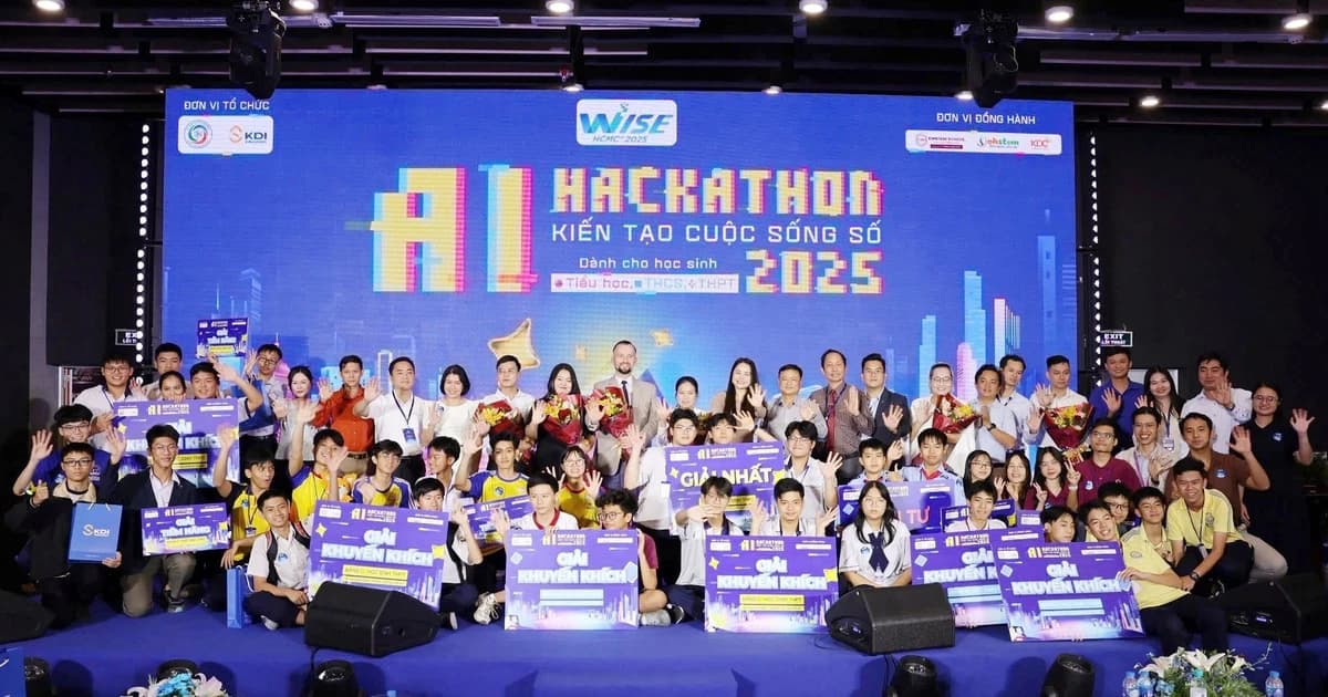 Học sinh Trường THPT Bình Tân thắng lớn tại cuộc thi AI Hackathon 2025