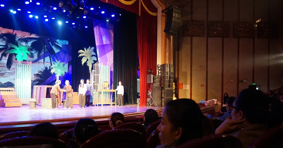 Vui - buồn cùng tuồng và dân ca kịch