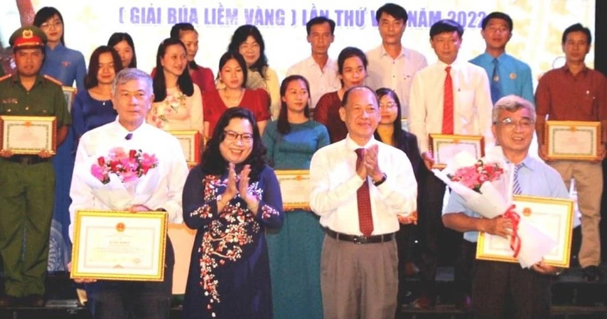 Chuyện thầy giáo thích viết báo