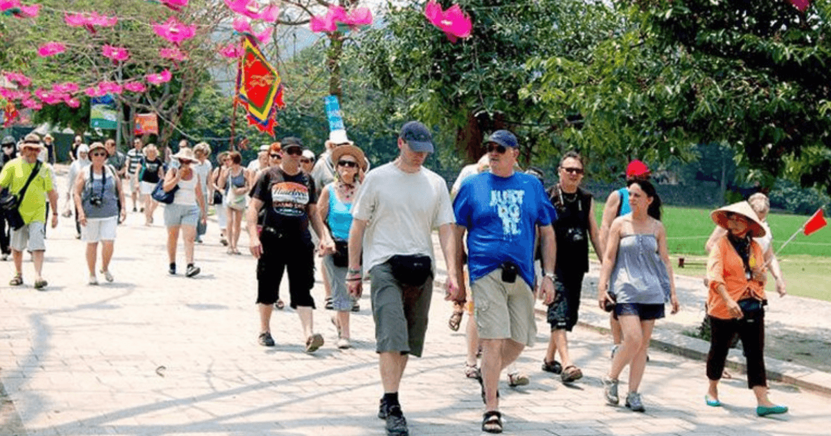 Việt Nam đón 19,15 triệu lượt du khách quốc tế trong tháng 11/2025