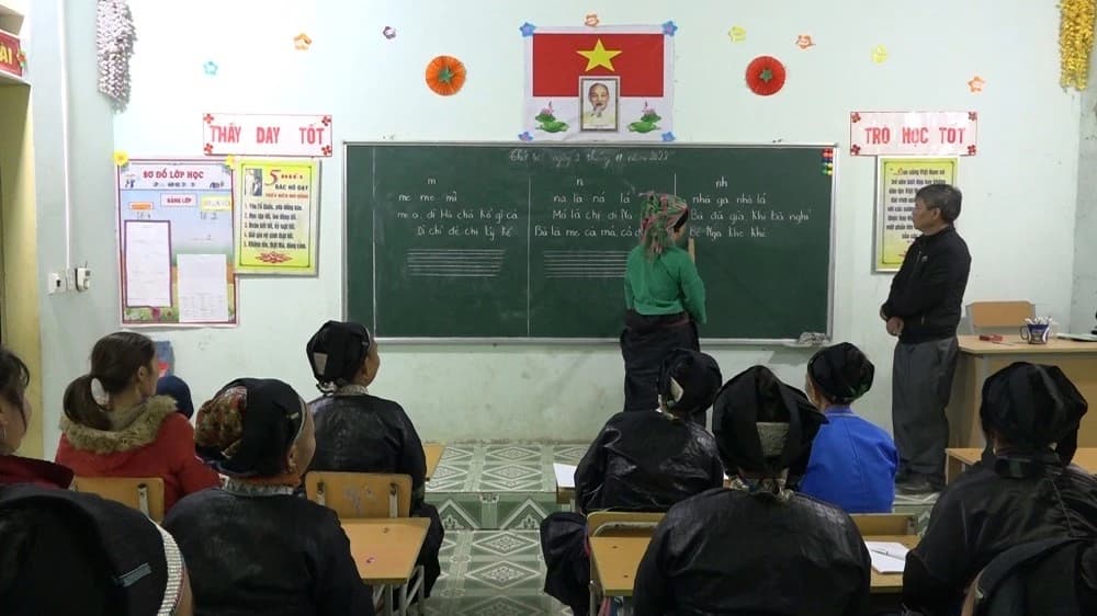 Điểm tựa để thực hiện hiệu quả chương trình xóa mù chữ