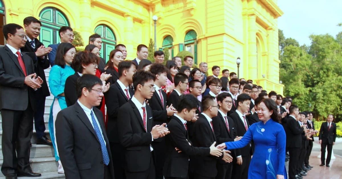 Gặp mặt, tuyên dương học sinh đoạt giải Olympic và KHKT quốc tế năm 2025