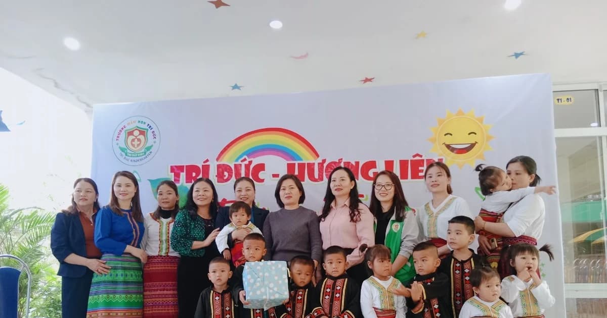 Xóa mù chữ từ những âm vần đầu đời nơi bản Rào Tre