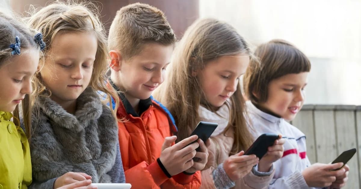 Israel cấm học sinh tiểu học sử dụng điện thoại di động