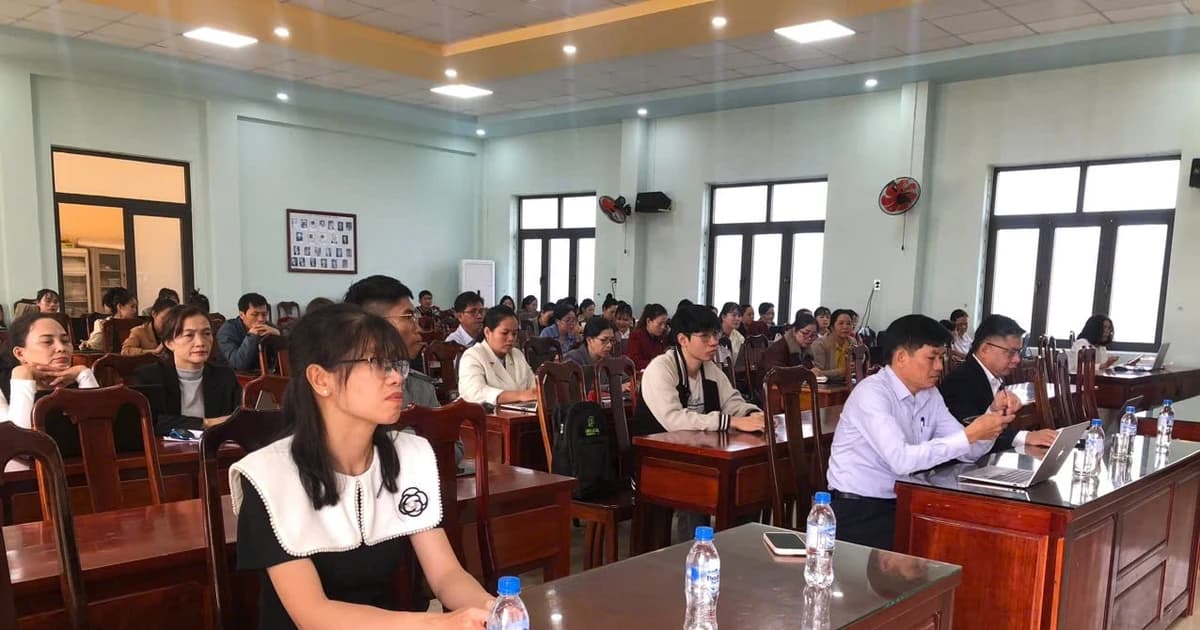 Đưa AI vào trường học qua khóa tập huấn chuyên sâu ở Quảng Ngãi