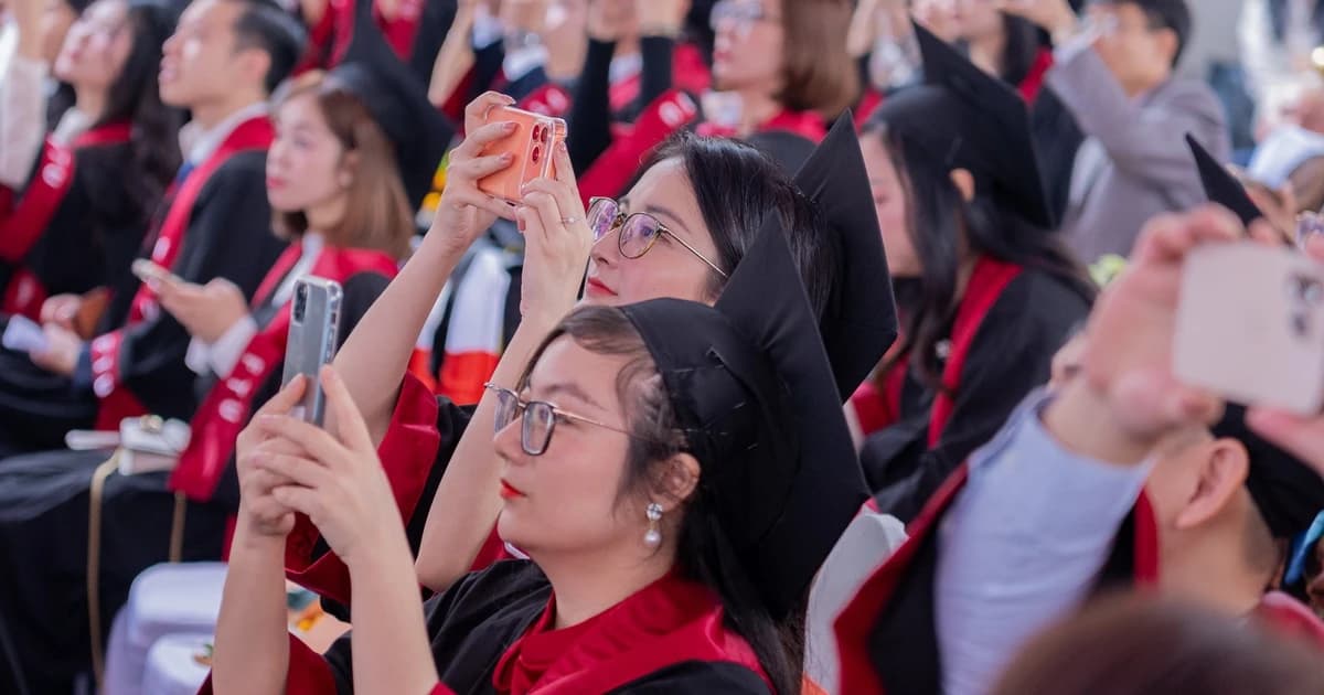 Hơn 550 tân tiến sĩ, thạc sĩ nhận bằng tốt nghiệp tại Trường ĐH Ngoại thương