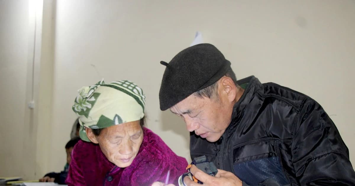 Thắp sáng tri thức cho người lớn tuổi nơi biên viễn