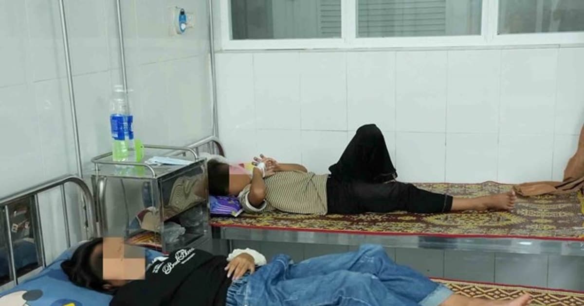 Quảng Trị: Cách chức hiệu trưởng, phó hiệu trưởng sau vụ 40 học sinh ngộ độc