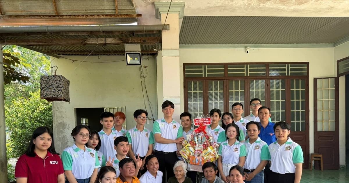 Sinh viên tri ân những hy sinh thầm lặng của các Mẹ Việt Nam anh hùng