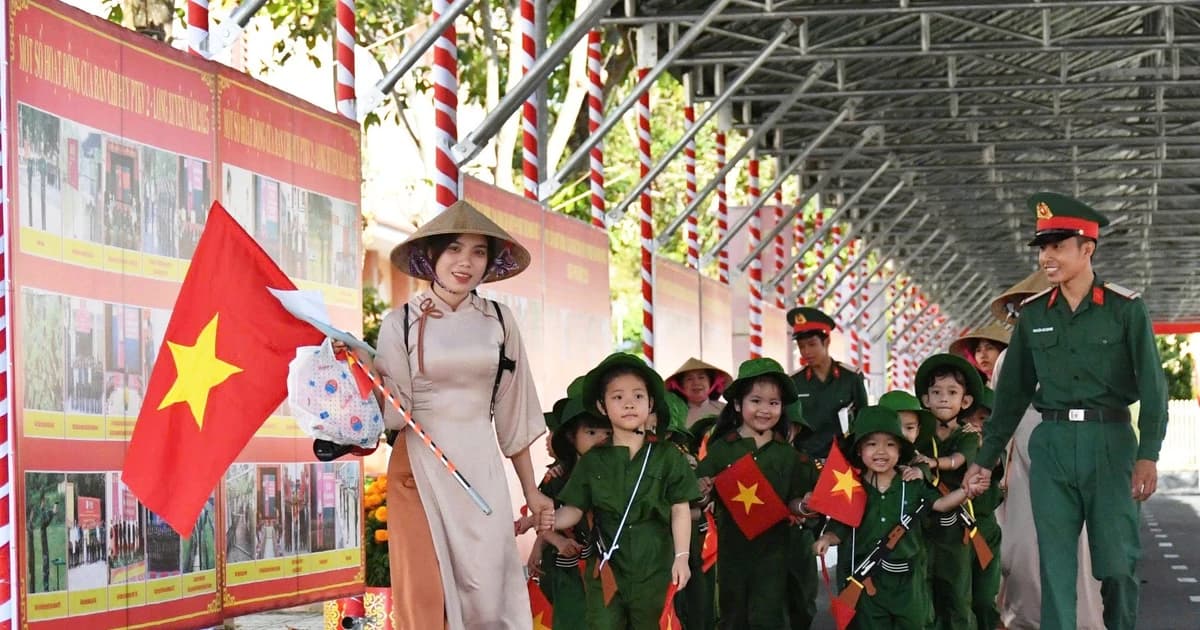 Gần 300 ‘chiến sĩ tí hon’ hào hứng tham quan Bộ Chỉ huy quân sự tỉnh An Giang