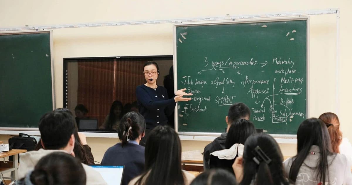 Đột phá nâng cao năng lực ngoại ngữ cho giảng viên và sinh viên