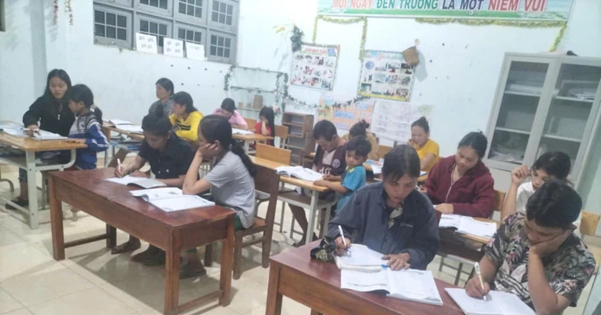 Khát vọng học chữ của những ‘học trò đặc biệt’