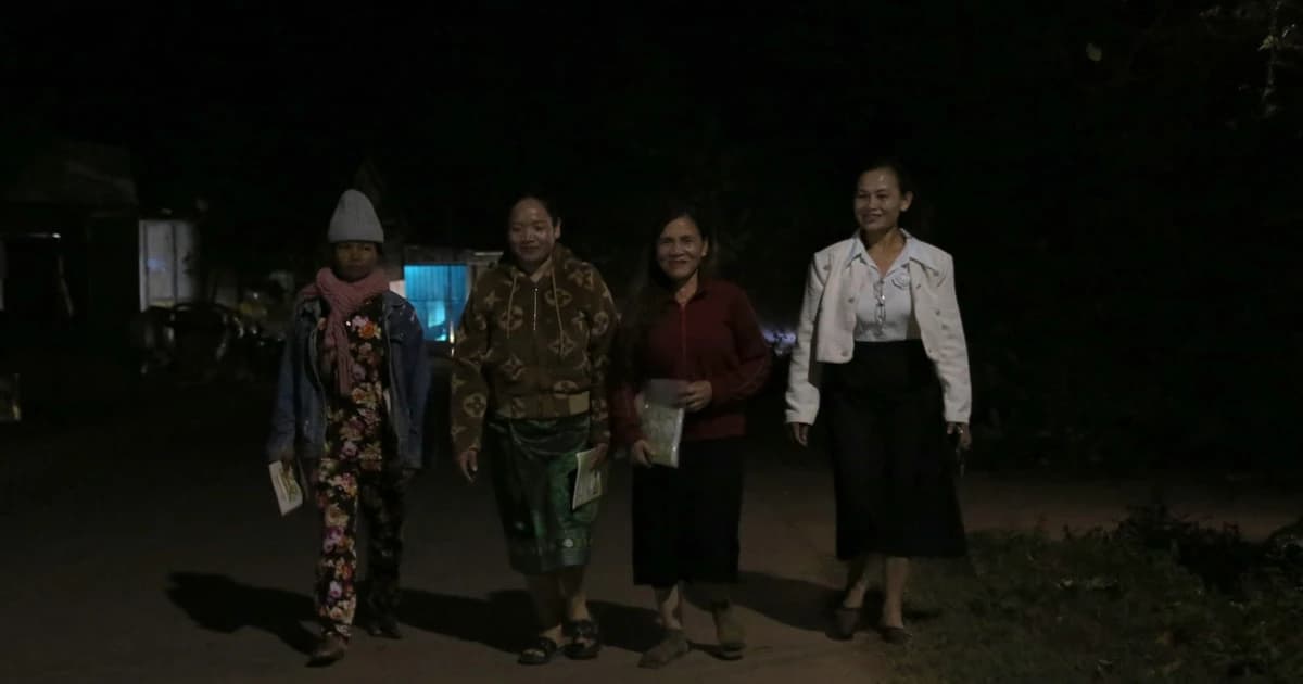 Dạy xóa mù chữ ở vùng cao Quảng Trị: Ngày lên rẫy, tối chong đèn lên lớp học chữ