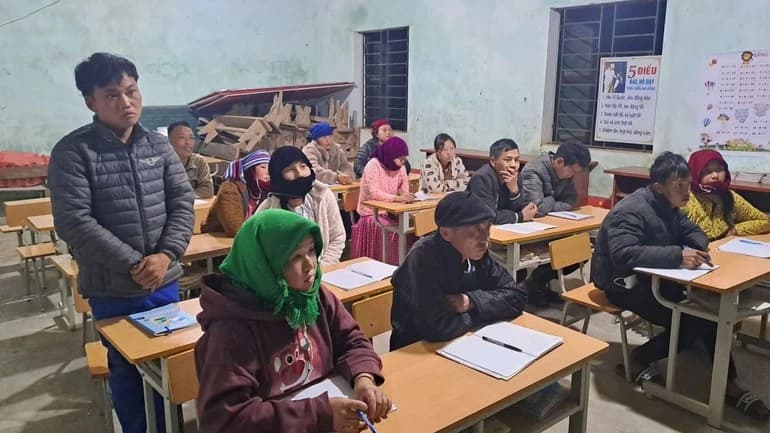 Linh hoạt giải pháp vận động người dân tham gia các lớp xóa mù chữ