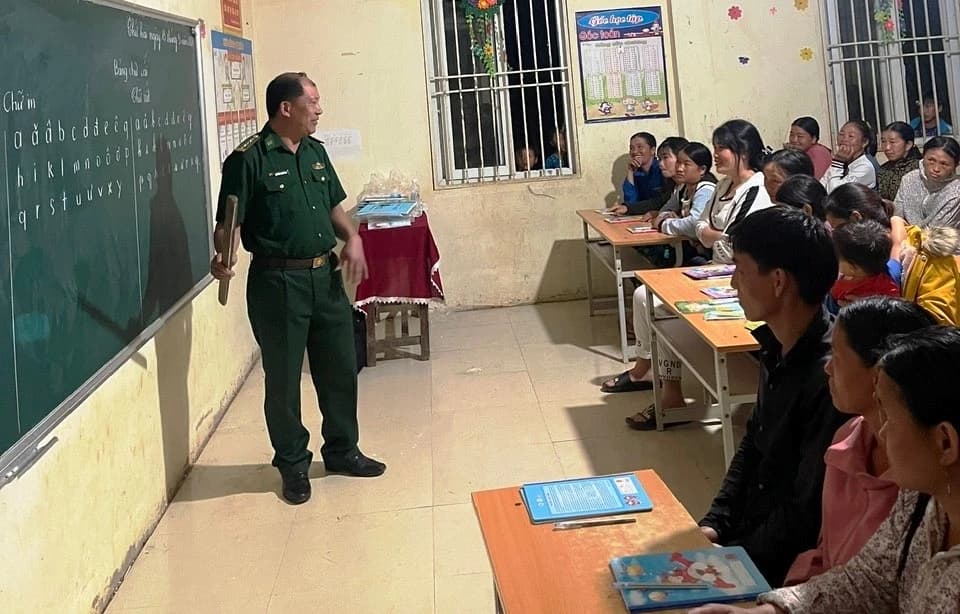 Xóa mù chữ cho người dân ở vùng cao Mường Lý