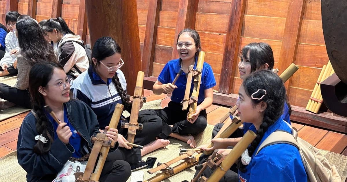 Đưa học sinh chạm vào di sản