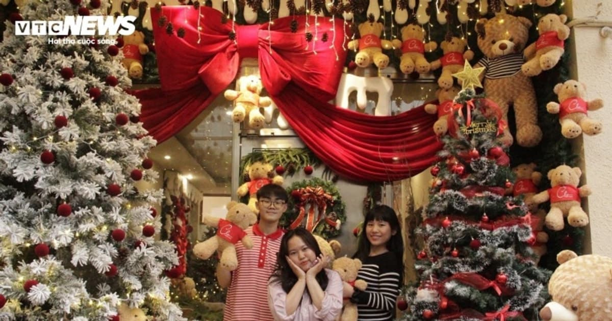 TP.HCM: Khám phá những quán cà phê check-in Giáng sinh rực rỡ