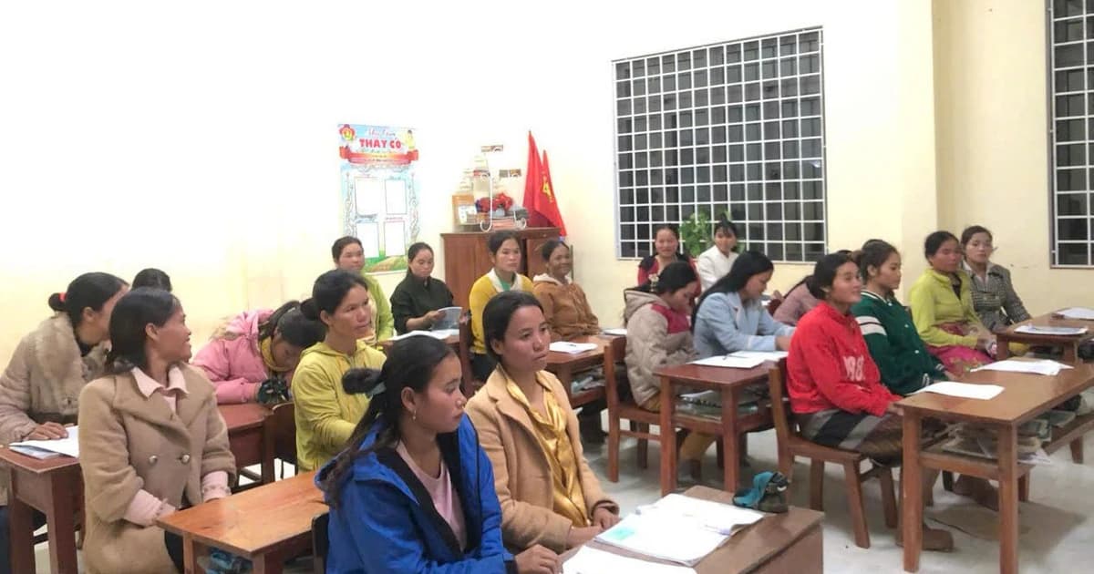 Xóa mù chữ ở vùng cao Quảng Trị: ‘Con chữ’ mở cánh cửa công nghệ cho người dân