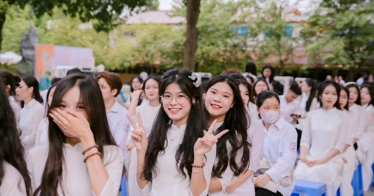 Tư vấn hướng nghiệp cho học sinh: Đừng 'trăm sự nhờ thầy cô'