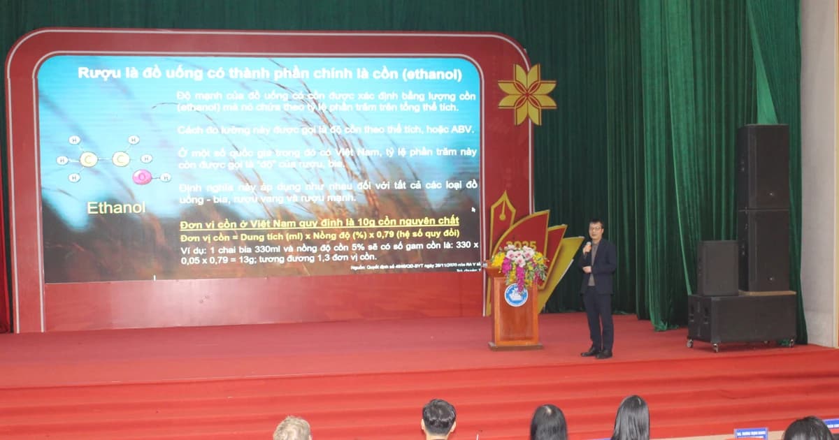 Nâng cao nhận thức 'Đã uống rượu bia, không lái xe' cho sinh viên