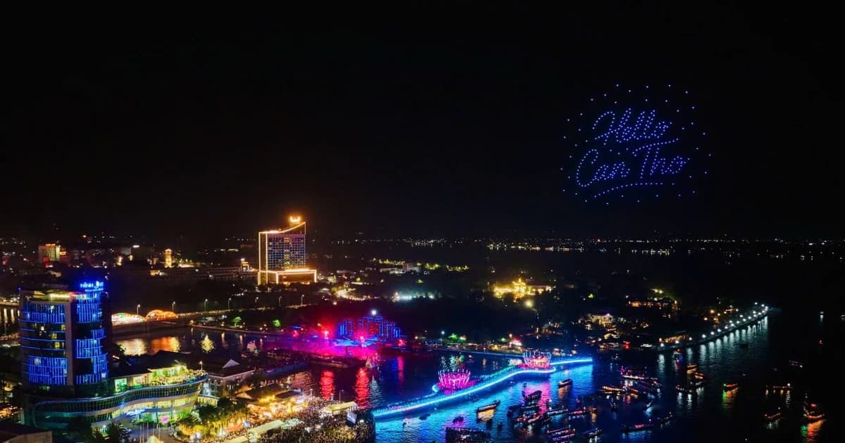 Rực rỡ đêm khai mạc Lễ hội Văn hóa sông nước Cần Thơ