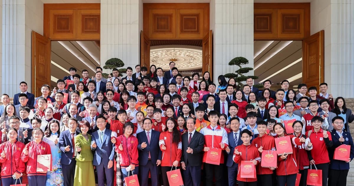 Nóng trong tuần: Phê duyệt bộ SGK thống nhất; biểu dương HS đoạt giải quốc tế