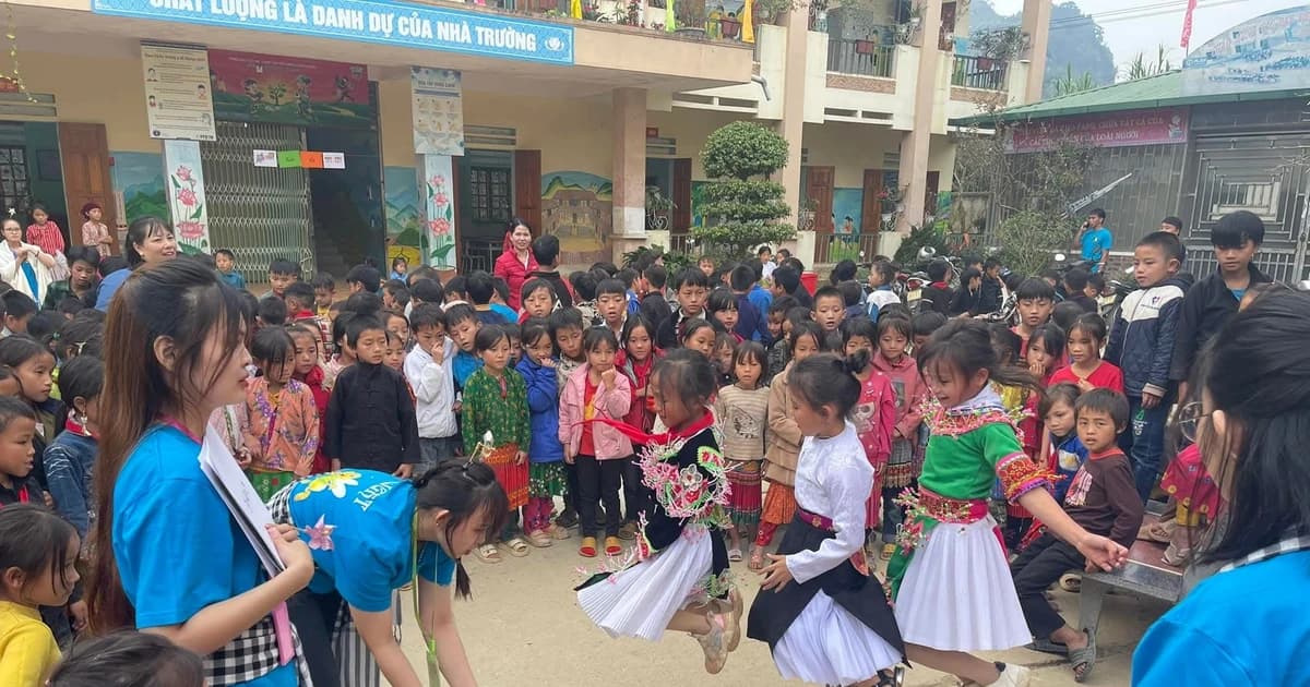 Hành trình từ 'mái lá' dân nuôi đến trường học hạnh phúc