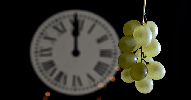 Giới trẻ và trào lưu ăn 12 quả nho vào dịp Tết Dương lịch