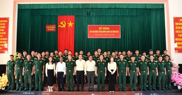 Bế giảng lớp bồi dưỡng tiếng Khmer nâng cao trong lực lượng vũ trang An Giang