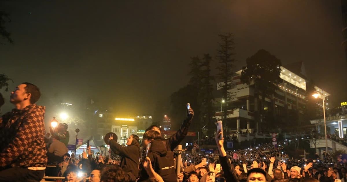 Hàng nghìn du khách phấn khích với countdown Chào năm mới 2026 Sa Pa