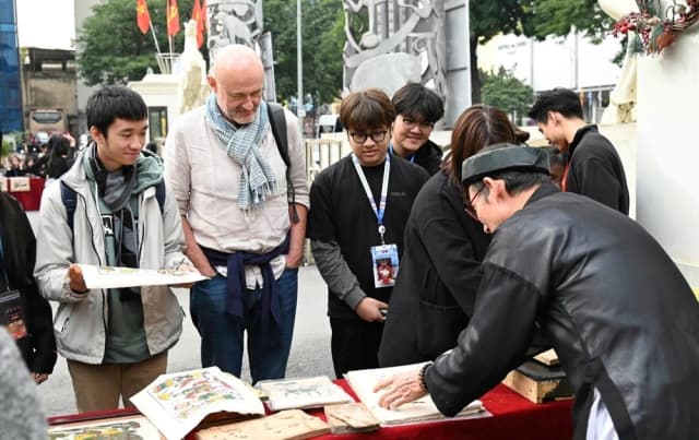 'Đánh thức' tranh Đông Hồ