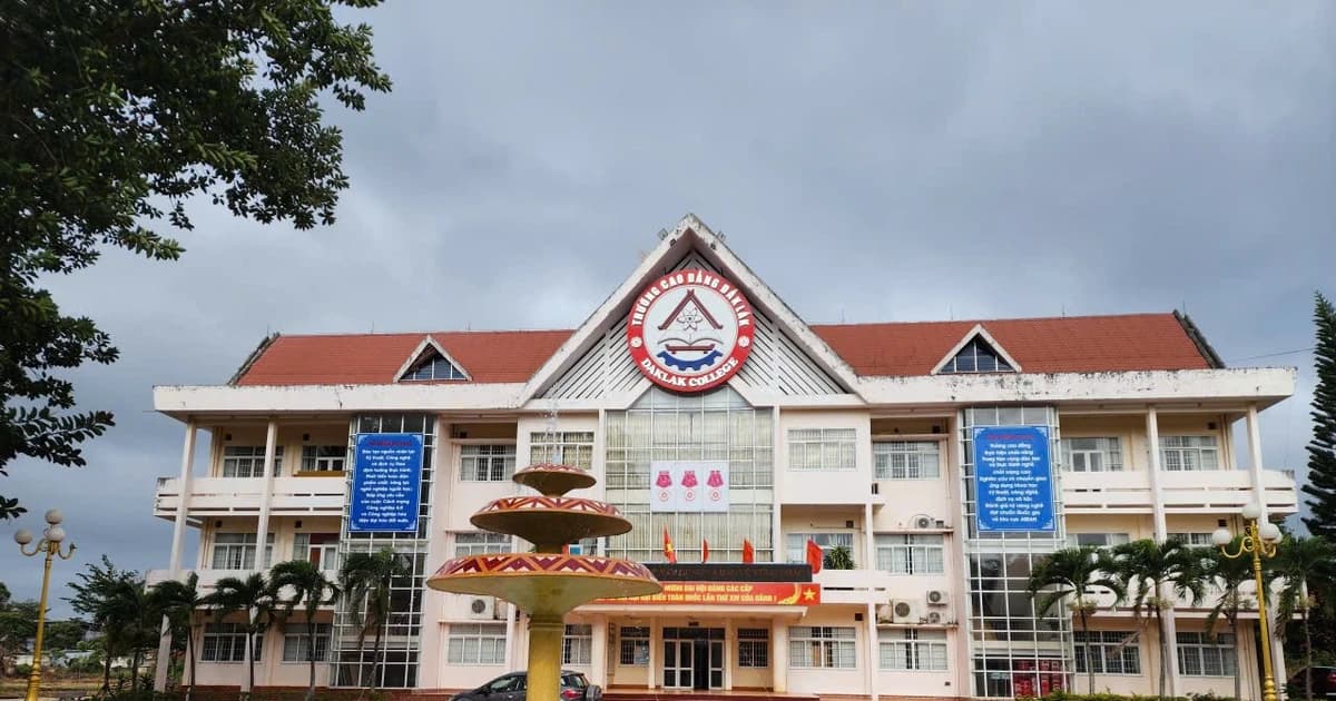 Sáp nhập Trường Cao đẳng nghề Phú Yên vào Trường Cao đẳng Đắk Lắk