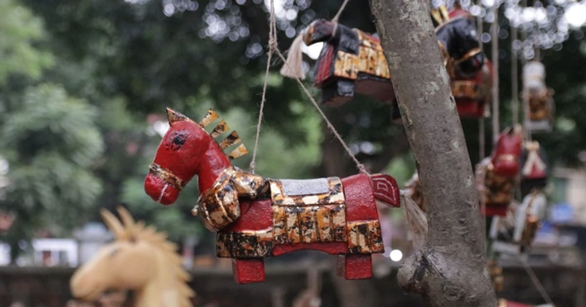 Trưng bày ‘Ngựa về phố’ tại Văn Miếu - Quốc Tử Giám