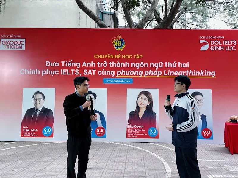 Học sinh Trường THPT Việt Đức hào hứng 'mở khóa' tư duy ngoại ngữ