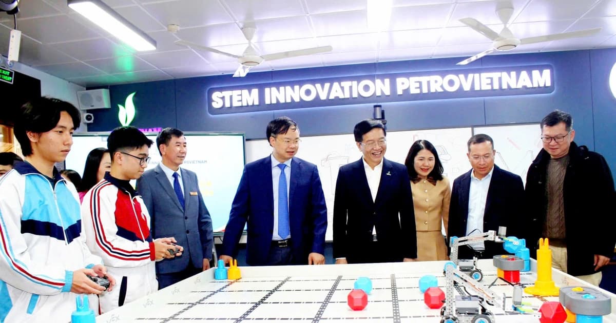 Trao phòng thực hành giáo dục STEM, mở ra bứt phá mới