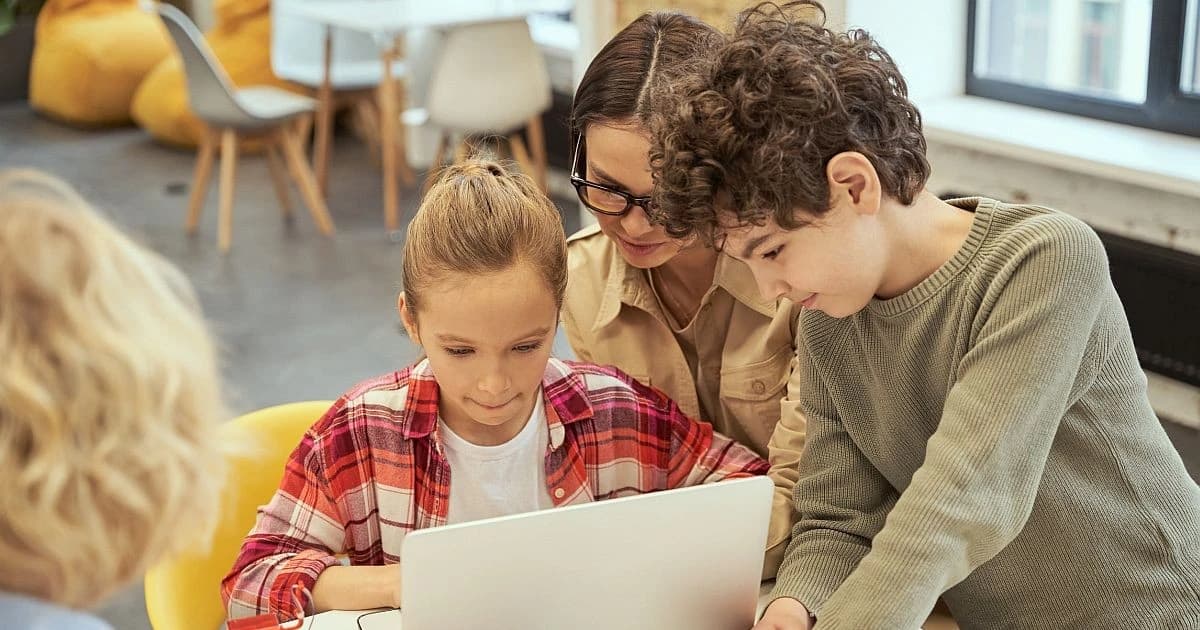 Lo ngại phân hóa xã hội khi giáo dục AI