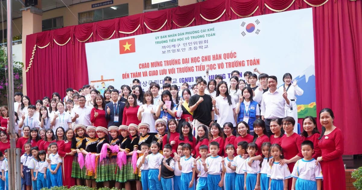 Học sinh tiểu học Cần Thơ thích thú giao lưu văn hóa với sinh viên Hàn Quốc