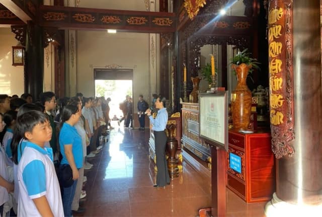 Trường học TPHCM siết chặt việc đăng tải thông tin học sinh trên mạng xã hội